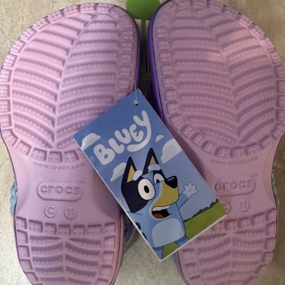 Crocs Bluey Friends Forever Classic Clog - Picture 8 of 8